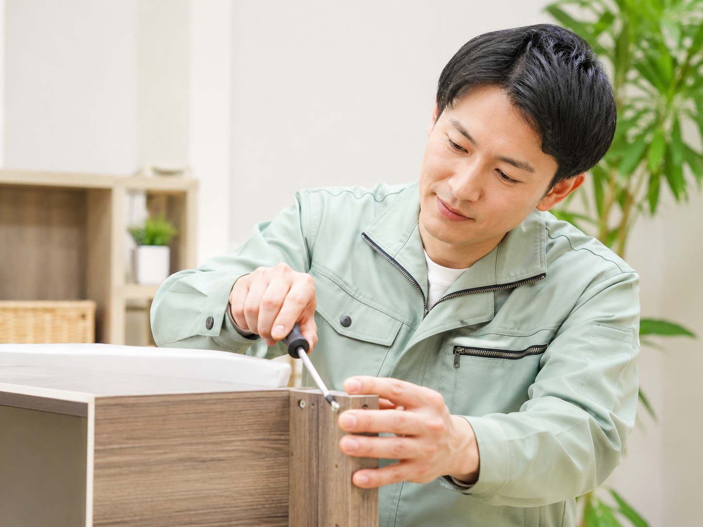 通販家具の組み立てと室内移動を行うサービスイメージ